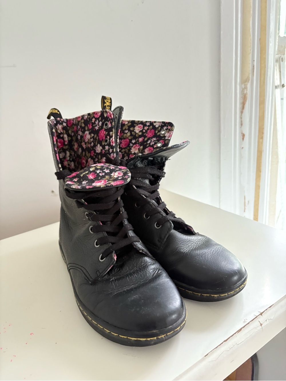 Dr. Martens Floral Leather Boots | Size 10 | EU 41
